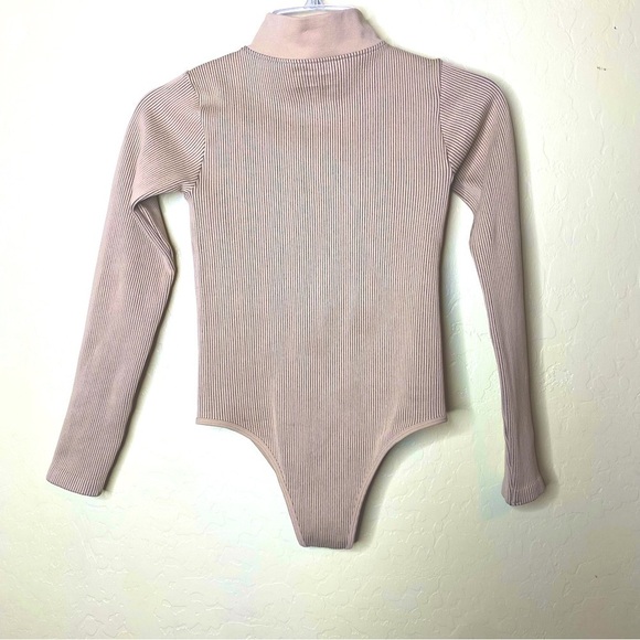 Pretty Little Thing Ribbed Long Sleeve Bodysuit Size S - Picture 9 of 14